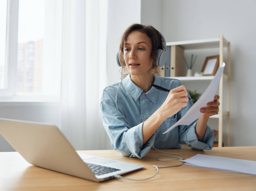 Tableau de bord QuickBooks affichant des données financières pour travailleur autonome