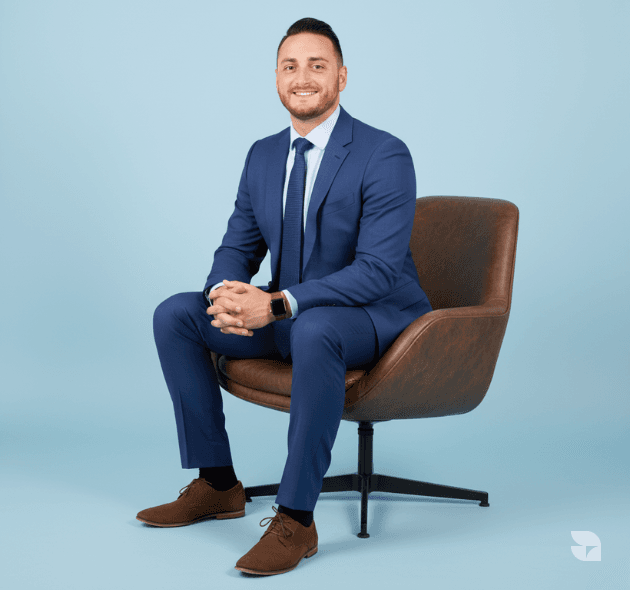 Portrait professionnel d’Athmane Annabi, comptable professionnel agréé à Laval, expert en fiscalité, comptabilité et solutions infonuagiques